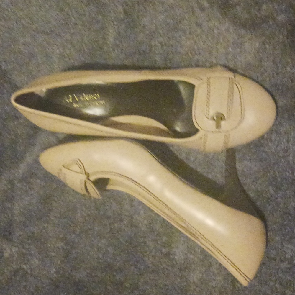AJ Valenci tan healed pumps